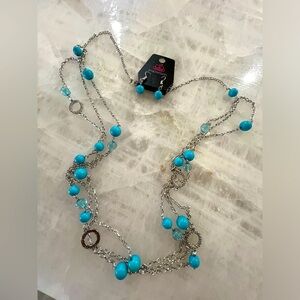 🇺🇸 Brand new paparazzi earring and necklace set.